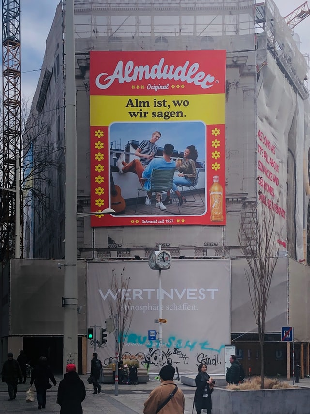 montaż reklam Warszawa